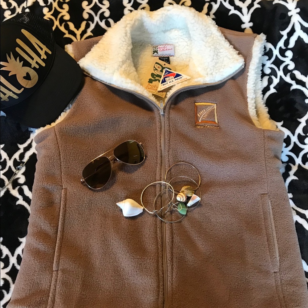 🌺NWT cozy AUTHENTIC vest from New Zealand🌼